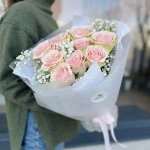 Pink roses and gypsophilium