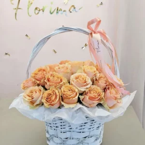 Kosz z kwiatów “Velvet Vows”