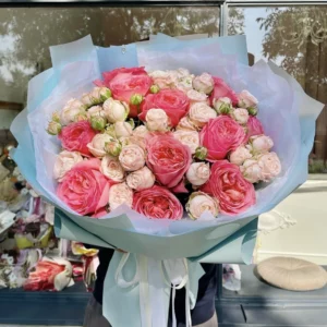 Букет "Бомбастик и розовые розы"