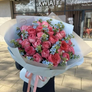 Букет "Розовые розы и оксипеталум"