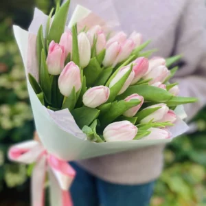 Букет розовых тюльпанов