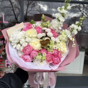 Bouquet mix of roses, matthiolas, eustomas