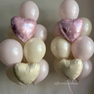 Букет из #80 розовых и кремовых шариков с сердечками