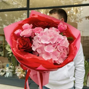 Букет #5 из гортензии и пионовидной розы Silva Pink