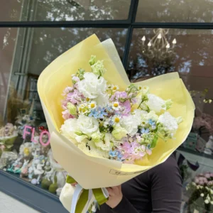 Букет #19 эустома, ромашки и незабудки