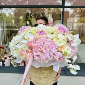 Цветочная коробка #6 гортензия, пионовидная роза и орхидея