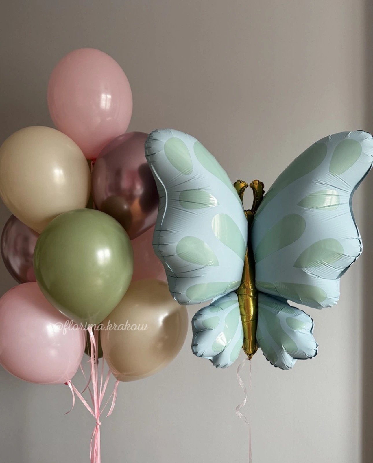 Набор воздушных шаров #198 синего цвета. Букет из бабочки и воздушных шаров.