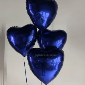 Букет из темно-синих фольгированных сердечек
