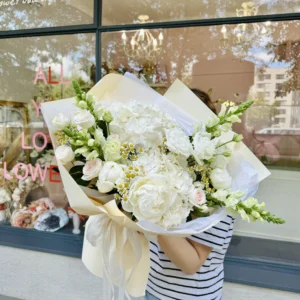 Букет #36 белая гортензия и антирринум