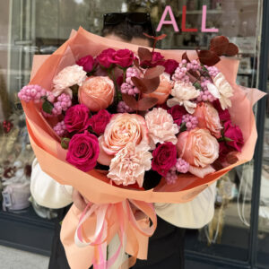 Букет #64 пионовидная роза и гвоздика