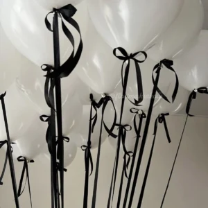 Набор из #262 белых воздушных шаров для потолка