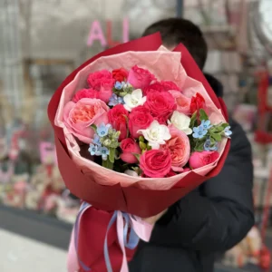 Букет #80: пионы, розы и незабудки