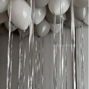 Набор из #330 белых и серых воздушных шаров для потолка.