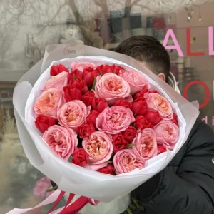 Букет #86: тюльпаны и пионы с розами